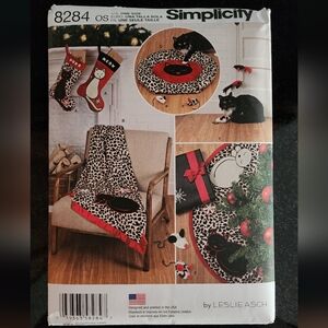 Cat Christmas decor, blanket, treeskirt & toys sewing pattern, Simplicity #8284